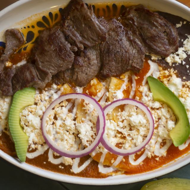 Carne asada a la tampiqueña con guarniciones